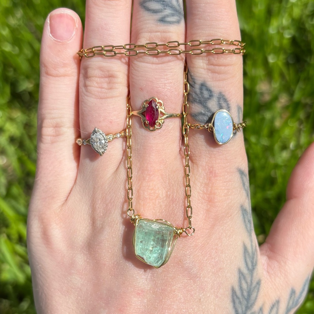 Vanadium emerald built in necklace